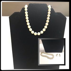 80’s Faux Pearl necklace, bracelet and earrings